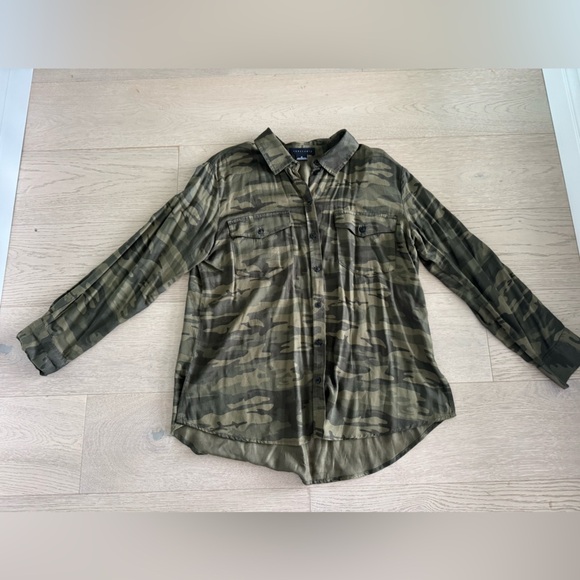 Sanctuary Camouflage Oversized Woman’s button down shirt size M - Picture 5 of 7
